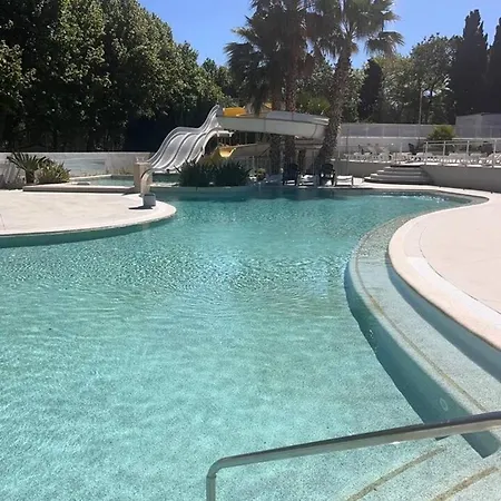 A Avec Piscine Partagee