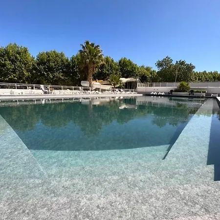 A Avec Piscine Partagee Holiday home Agde
